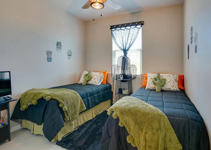 Holiday home 4br Retreat! Private Pool, Fire Pit!