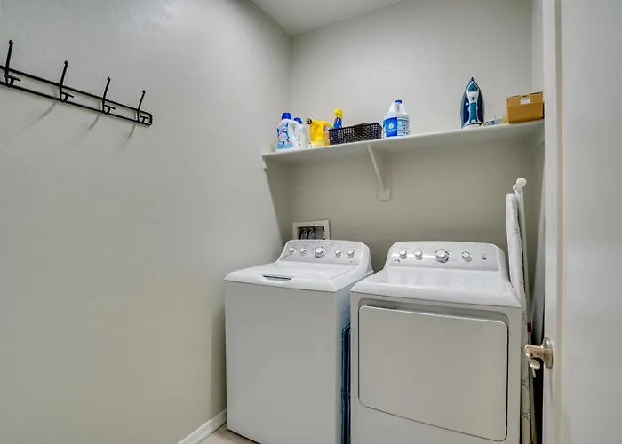 Holiday home 4br Retreat! Private Pool, Fire Pit!