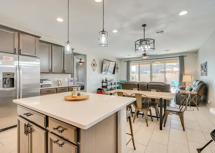 Holiday home 4br Retreat! Private Pool, Fire Pit!